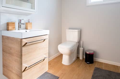 Bathroom finished in natural stone
