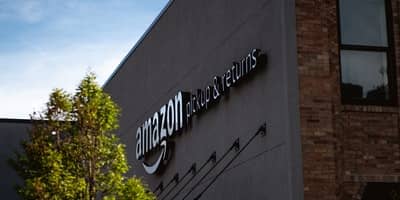 Partnership agreement signing with Amazon Logistics