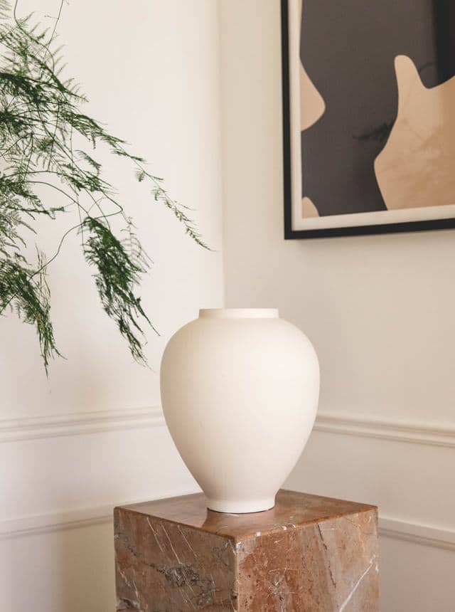 White Big Showcase Jar