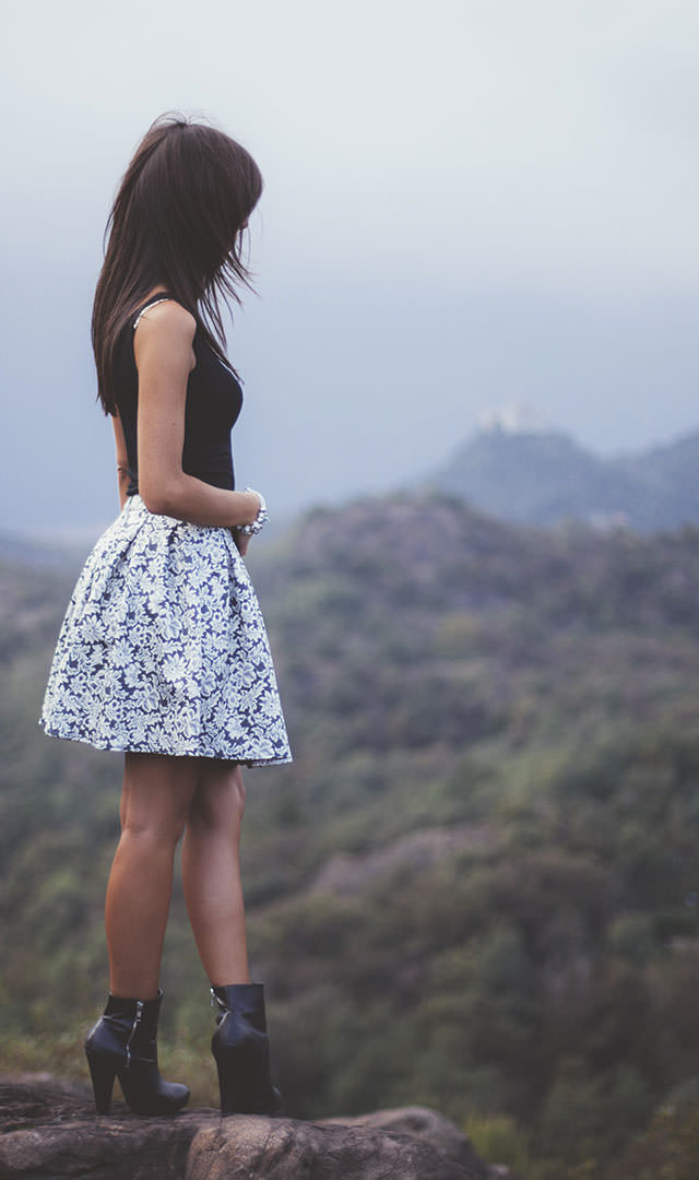 Model in summer look outfit